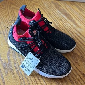 Unltd boys sneakers size 5 NWT